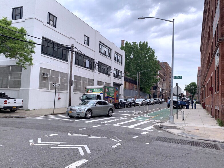 753-755 E 134th St, Bronx, NY à louer - Photo de l’immeuble – Image 3 sur 18