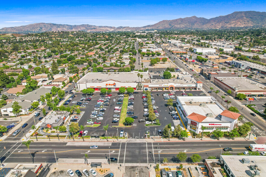 317 San Fernando Mission Blvd, San Fernando, CA à louer - Photo de l’immeuble – Image 3 sur 39