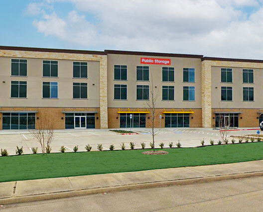 350 E Buckingham Rd, Richardson, TX à louer - Photo de l’immeuble – Image 2 sur 7