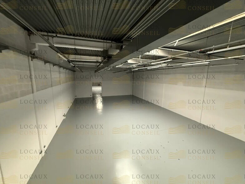 Local d’activités dans Éragny à louer - Photo de l’immeuble – Image 1 sur 5