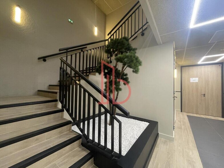 Bureau dans Pessac à louer - Hall d’entrée – Image 2 sur 5