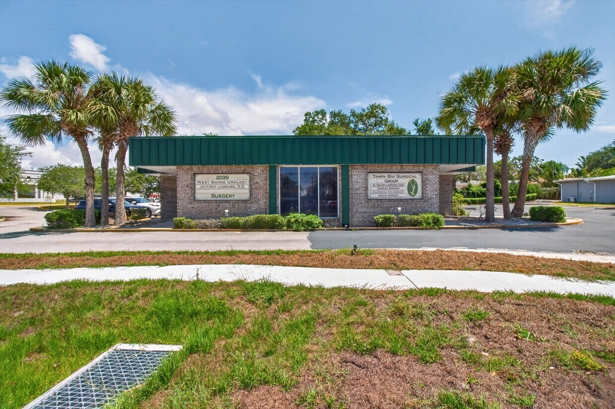 2039 Indian Rocks Rd, Largo, FL à vendre Photo principale– Image 1 sur 32