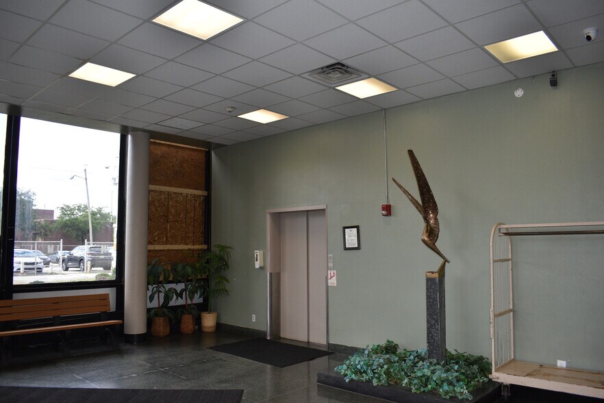 2239 E 55th St, Cleveland, OH à vendre - Hall d’entrée – Image 2 sur 12