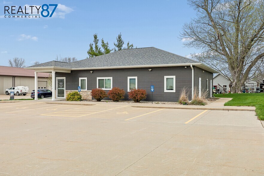 131 Main St, Shellsburg, IA à vendre - Photo de l’immeuble – Image 3 sur 24