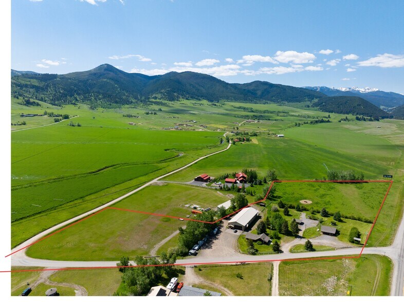 70 Williams Rd E, Gallatin Gateway, MT à vendre - Photo principale – Image 1 sur 60