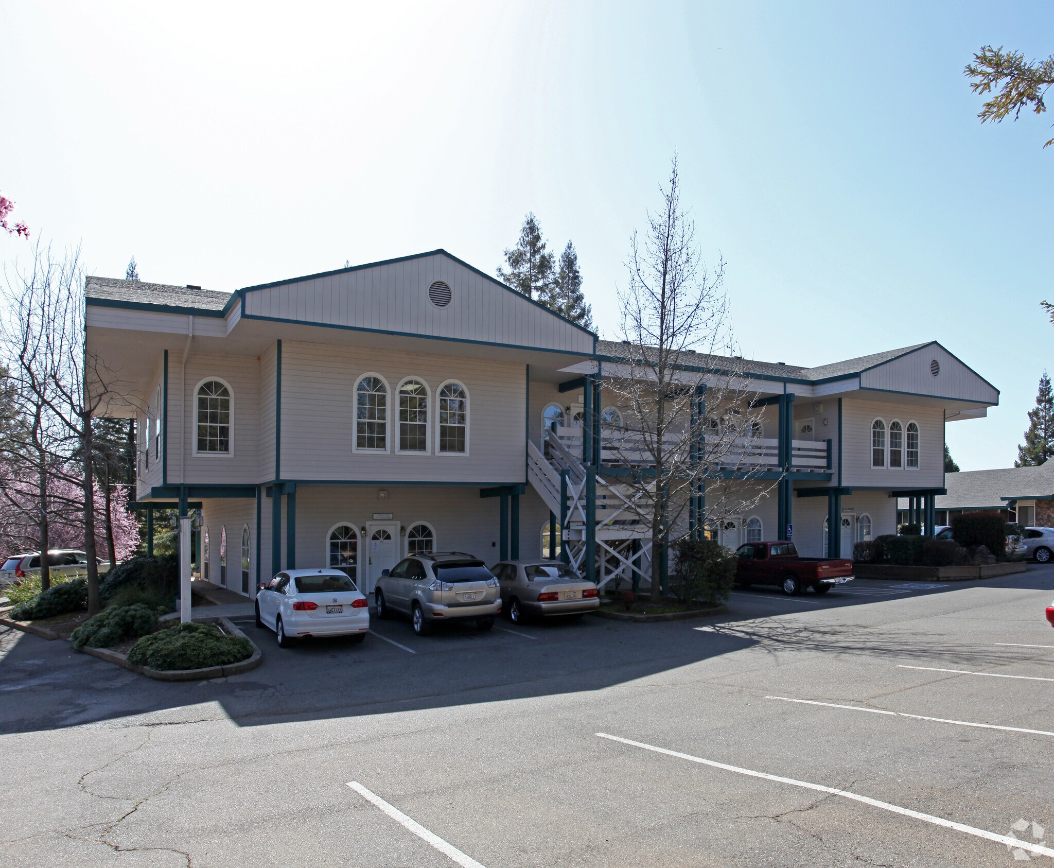 3332 Heights Dr, Cameron Park, CA à louer Photo principale– Image 1 sur 16