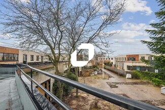 Plus de détails pour Local d'activités à louer