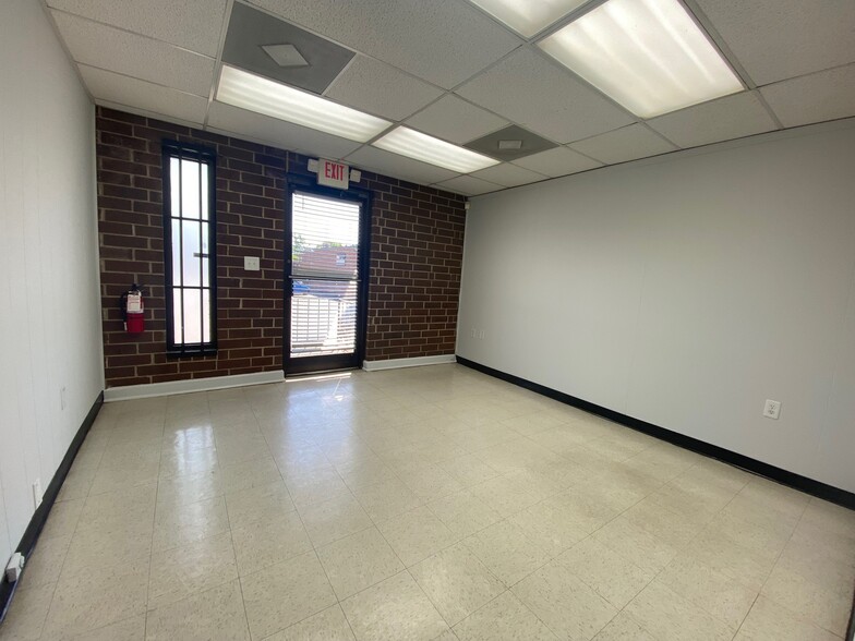 508-526 Griffith Rd, Charlotte, NC à louer - Photo intérieure – Image 3 sur 8