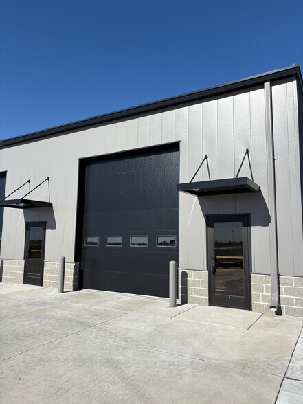 5062 N 264th Cir, Valley, NE à louer - Photo de l’immeuble – Image 2 sur 5