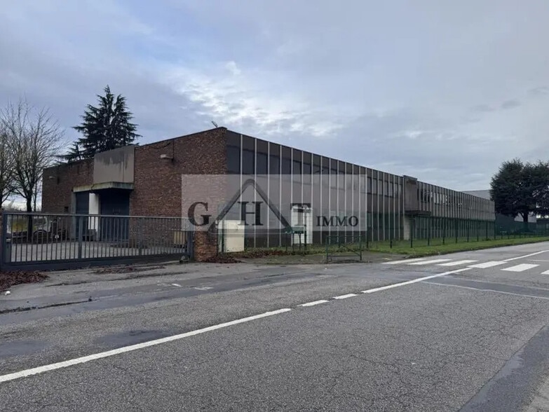 Industriel/Logistique dans Plaisir à vendre - Photo de l’immeuble – Image 1 sur 15