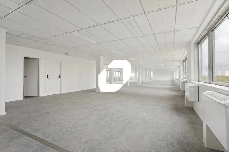 Local d’activités dans Villepinte à louer - Photo de l’immeuble – Image 1 sur 14
