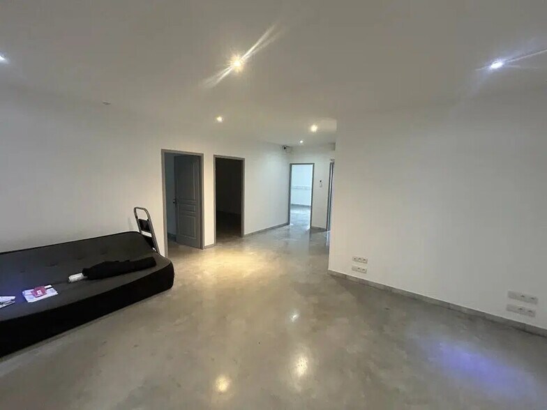 Bureau dans Vedène à louer - Photo intérieure – Image 1 sur 6