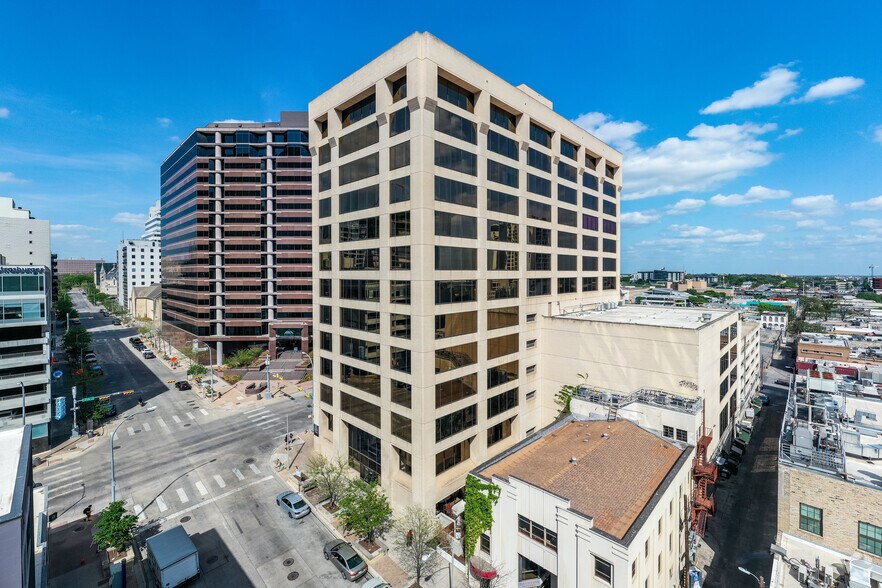 211 E 7th St, Austin, TX à louer - Photo de l’immeuble – Image 2 sur 9