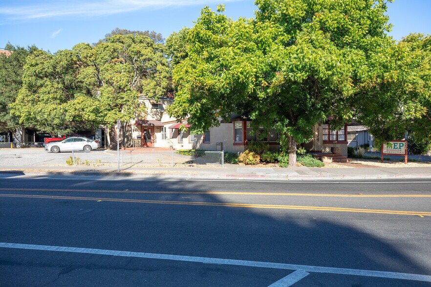 534 B St, Santa Rosa, CA à vendre - Photo de l’immeuble – Image 1 sur 65