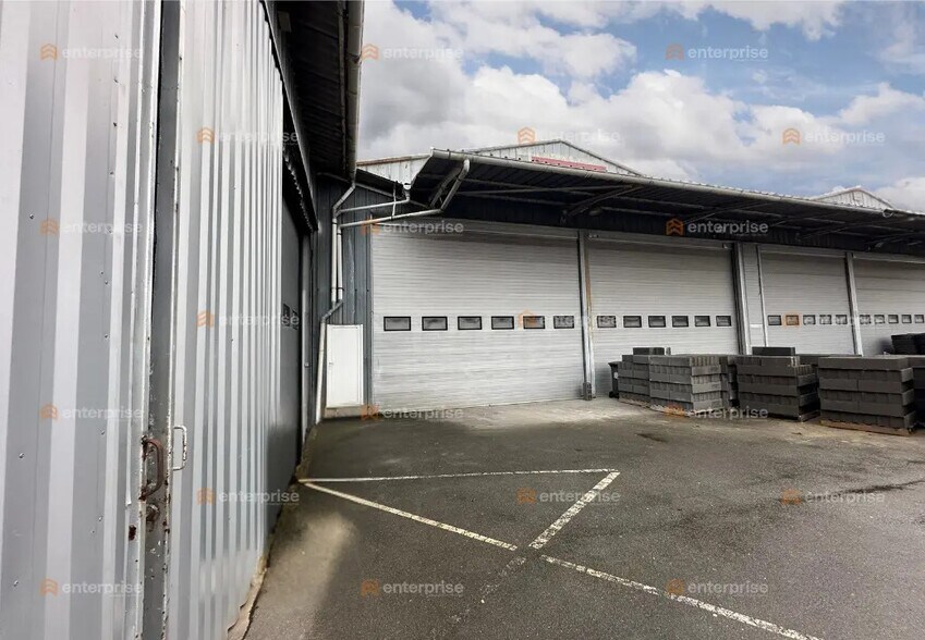 Local d’activités dans Seclin à louer - Photo de l’immeuble – Image 3 sur 3