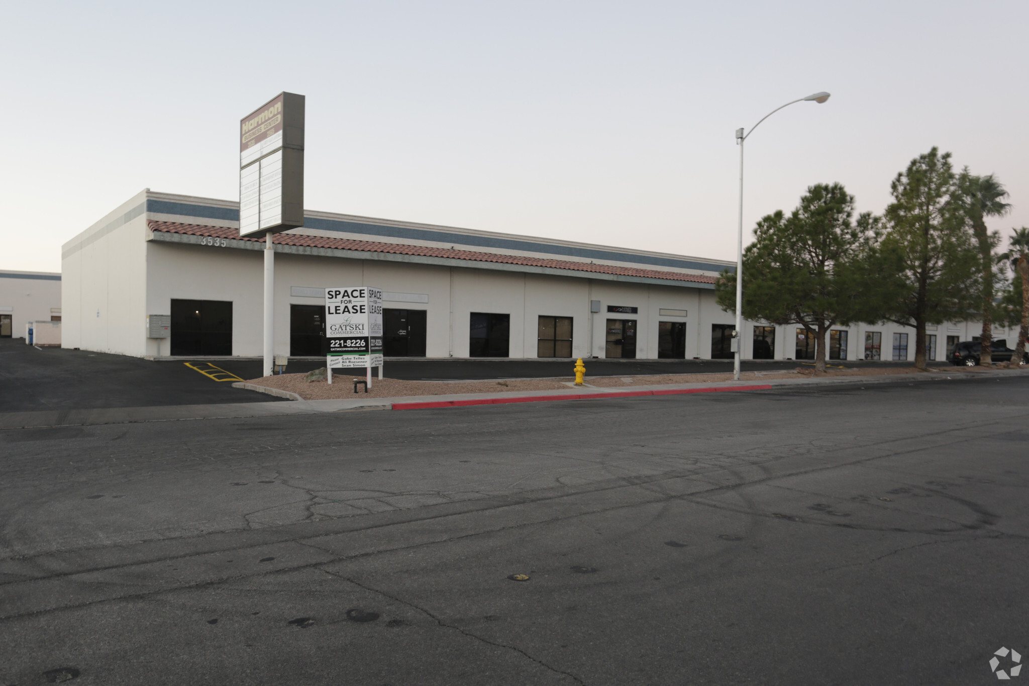 3535 W Harmon Ave, Las Vegas, NV à louer Photo principale– Image 1 sur 13