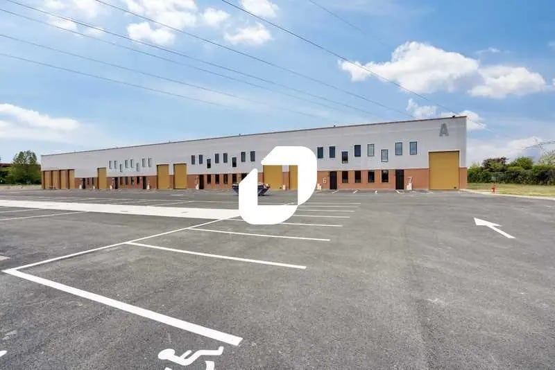 Local commercial dans Le Coudray-Montceaux à louer Photo de l’immeuble– Image 1 sur 20