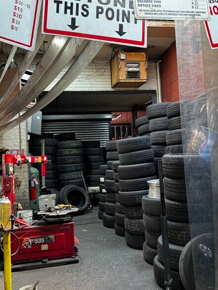 4505 102nd St, Corona, NY à vendre - Photo de l’immeuble – Image 3 sur 6