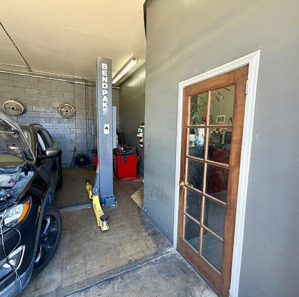 4195-4197 N Sierra Way, San Bernardino, CA à vendre - Photo intérieure – Image 3 sur 4