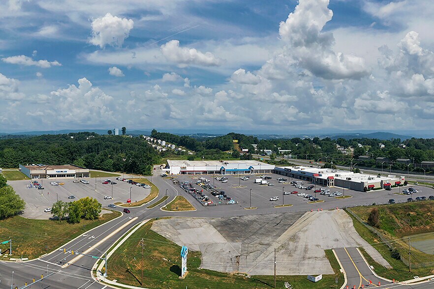 1500 Roanoke St, Christiansburg, VA à louer - Photo de l’immeuble – Image 3 sur 4