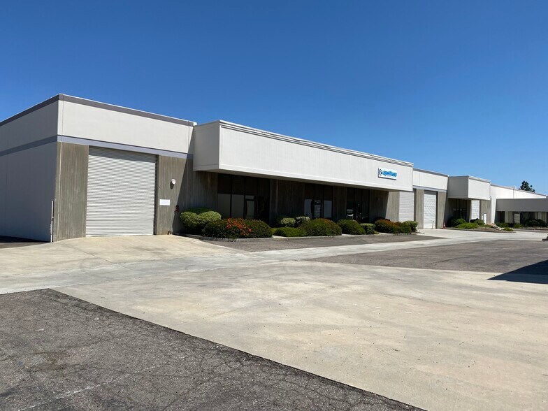 316-324 Coogan Way, El Cajon, CA à louer - Photo de l’immeuble – Image 2 sur 7