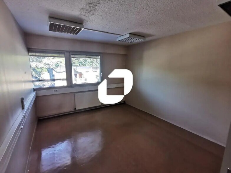 Bureau dans Neuilly-sur-Marne à louer - Photo de l’immeuble – Image 3 sur 4