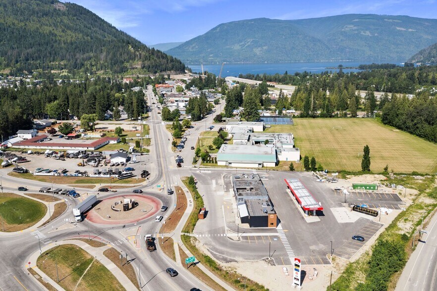 530-534 Main St, Sicamous, BC à vendre - Photo de l’immeuble – Image 2 sur 5