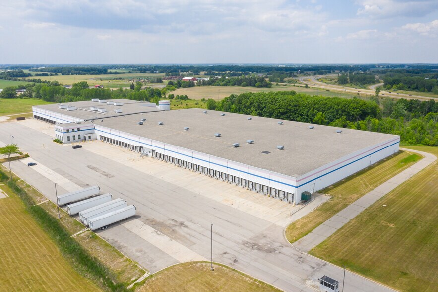 1701 Technical Dr, Saint Johns, MI à louer - Photo de l’immeuble – Image 3 sur 19
