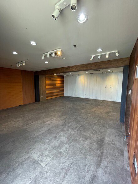 14507-14535 112th Ave NW, Edmonton, AB à vendre - Photo de l’immeuble – Image 2 sur 9
