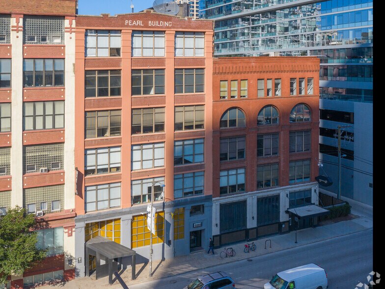 222 W Ontario St, Chicago, IL à louer - Photo de l’immeuble – Image 1 sur 32