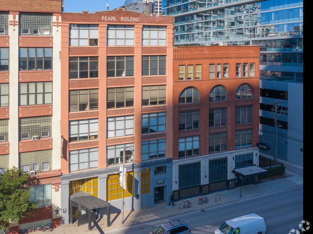 222 W Ontario St, Chicago, IL à louer Photo de l’immeuble– Image 1 sur 33