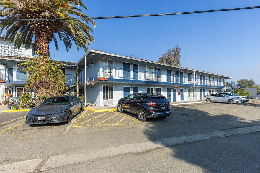 4 Mariposa St, Vallejo, CA à vendre - Photo de l’immeuble – Image 3 sur 16