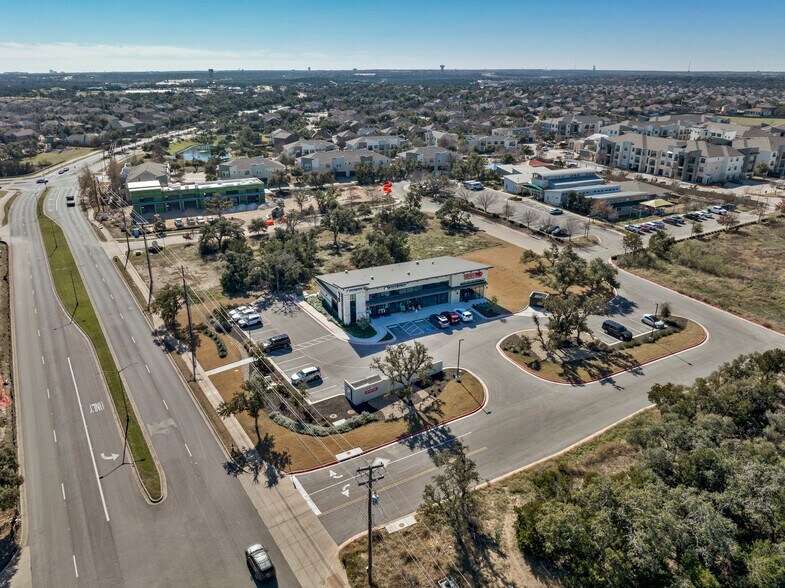 901 N Vista Ridge Blvd, Cedar Park, TX à louer - Photo de l’immeuble – Image 3 sur 14