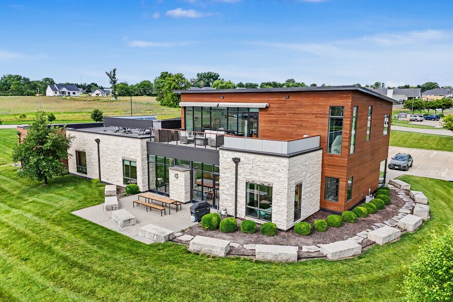 8831 Windsor Pky, Johnston, IA à vendre - Photo de l’immeuble – Image 3 sur 15
