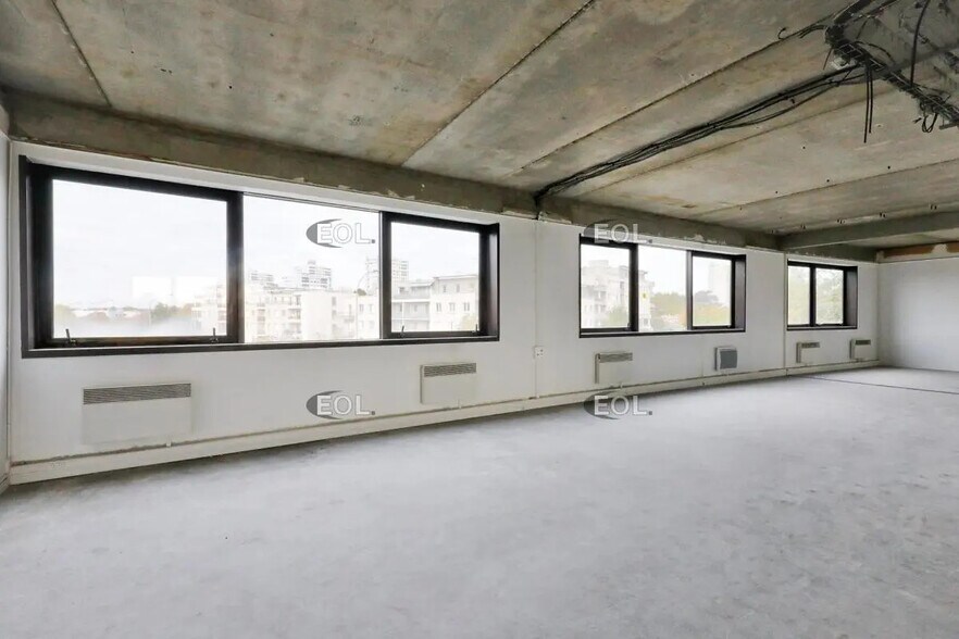 Bureau dans Bonneuil-sur-Marne à louer - Photo de l’immeuble – Image 2 sur 6