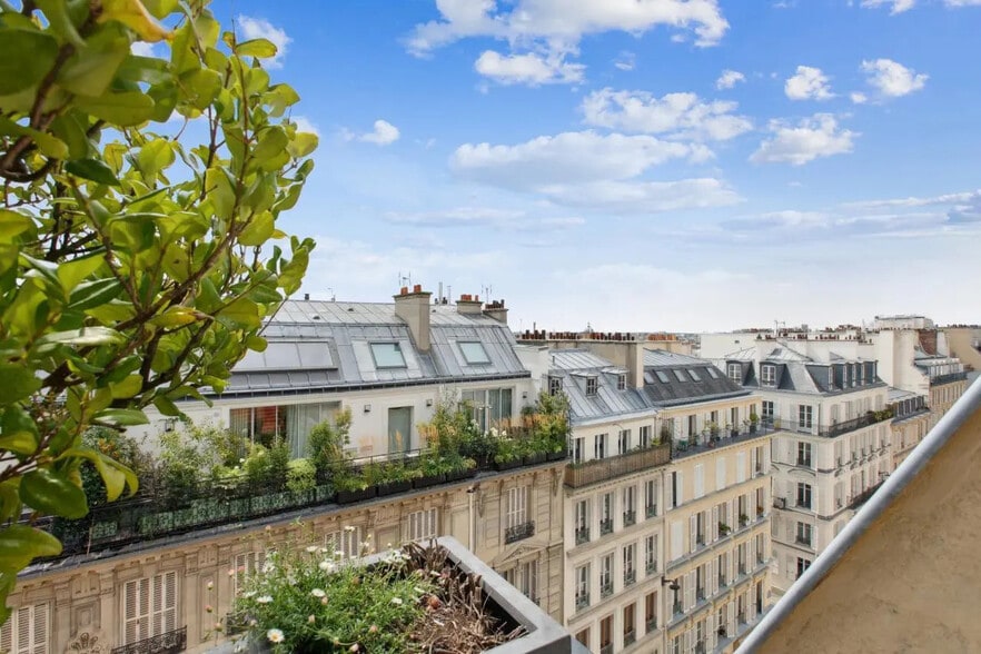 10 Rue Chaptal, Paris à louer - Photo de l’immeuble – Image 3 sur 18