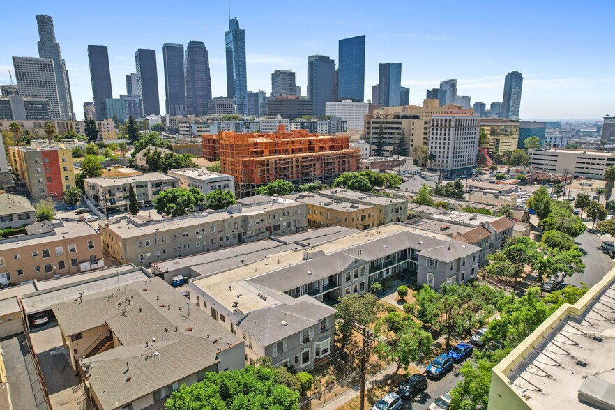 372 Columbia Ave, Los Angeles, CA à vendre - Photo de l’immeuble – Image 2 sur 8