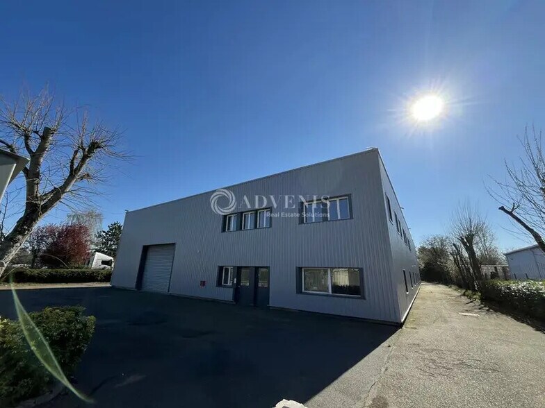 Industriel/Logistique dans Coignières à louer - Photo de l’immeuble – Image 2 sur 8