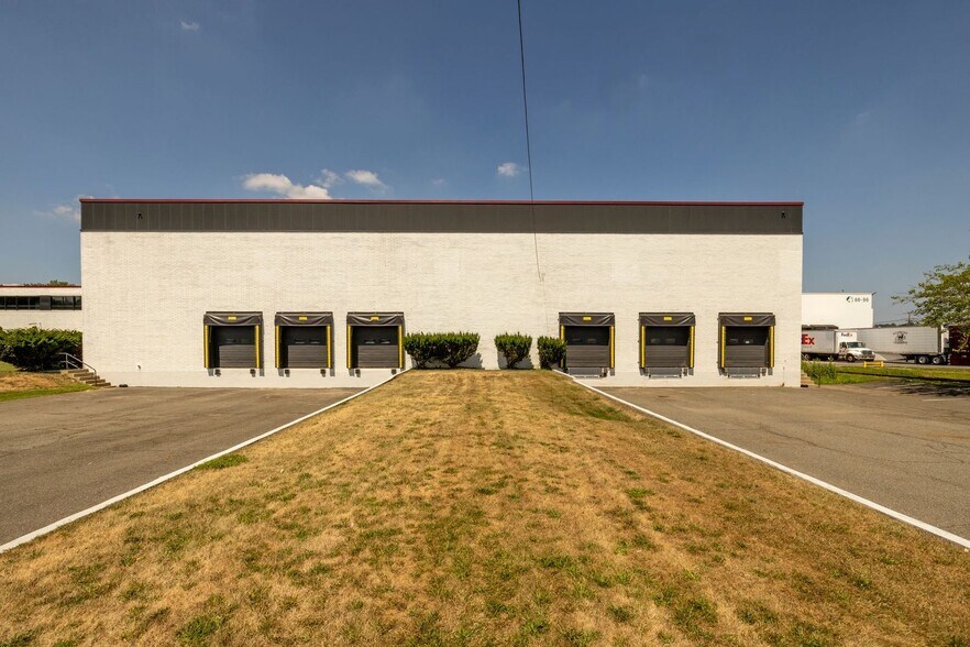 299 Murray Hill Pky, East Rutherford, NJ à louer - Photo de l’immeuble – Image 3 sur 12
