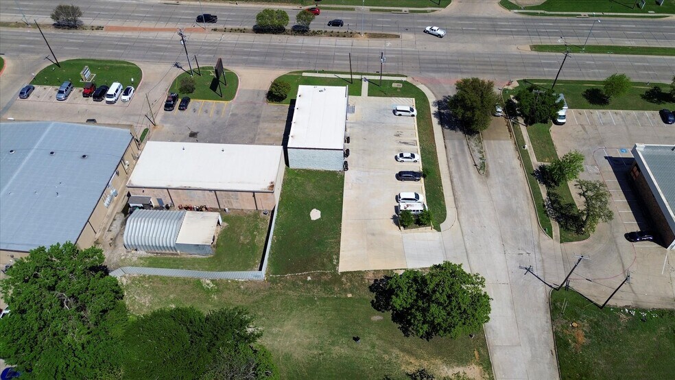 237 S Belt Line Rd, Irving, TX à louer - Photo de l’immeuble – Image 2 sur 11