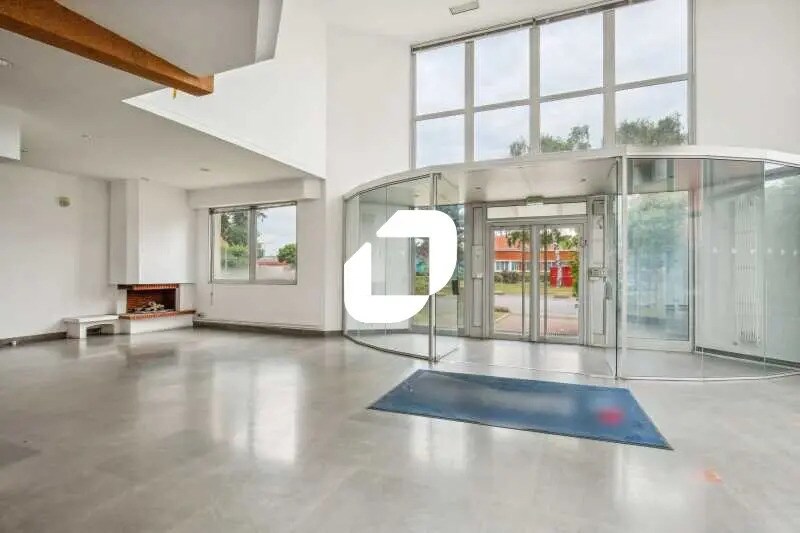 Bureau dans La Courneuve à louer - Photo de l’immeuble – Image 1 sur 27