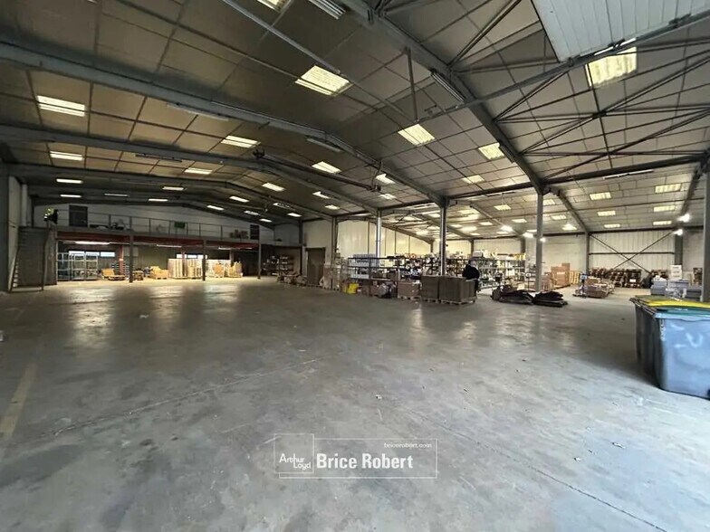 Local d'activités dans Civrieux-d'Azergues à vendre - Photo de l’immeuble – Image 2 sur 4