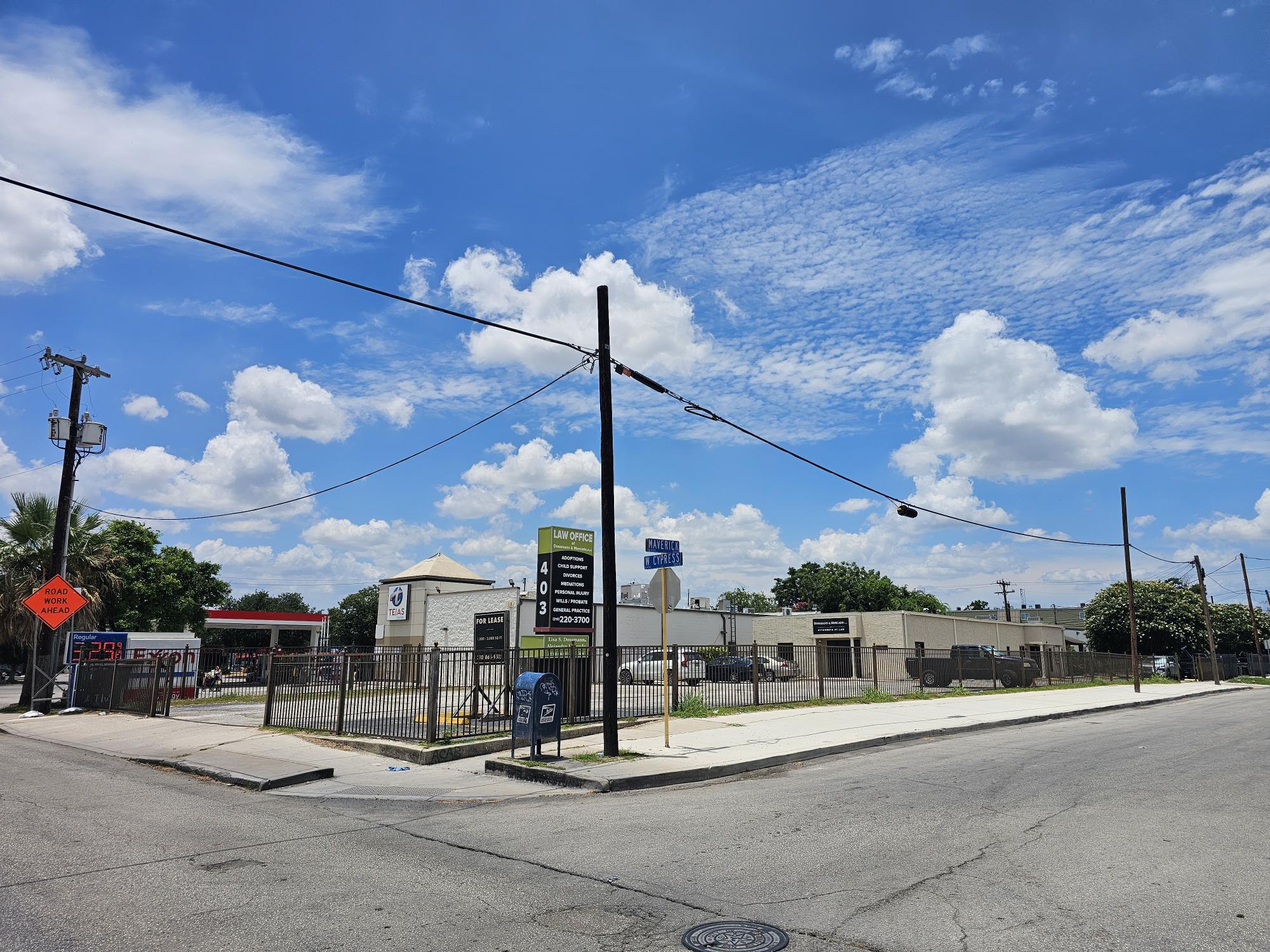 403 W Cypress St, San Antonio, TX à louer Photo de l’immeuble– Image 1 sur 31
