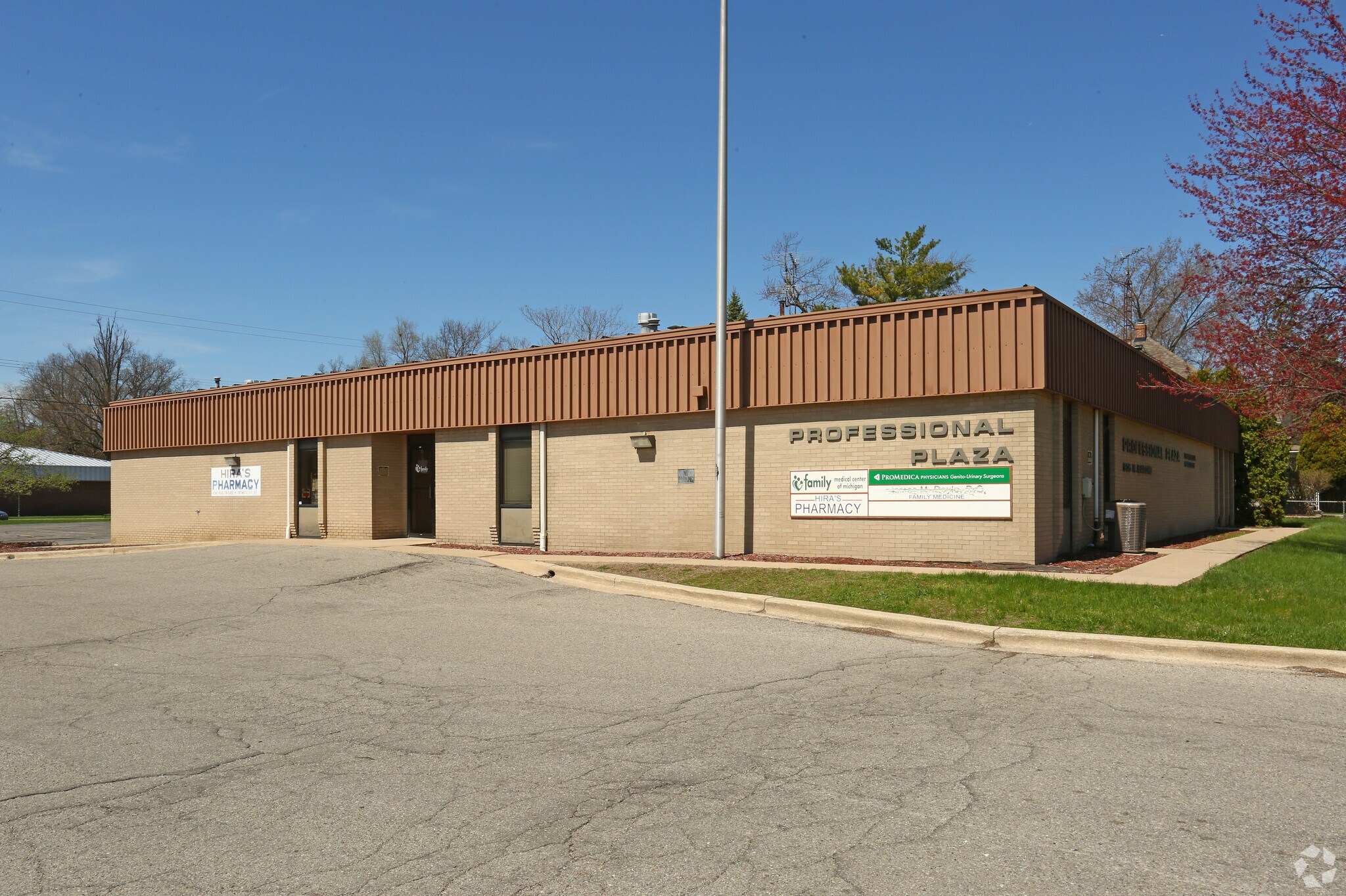 905 N Macomb St, Monroe, MI à louer Photo de l’immeuble– Image 1 sur 4