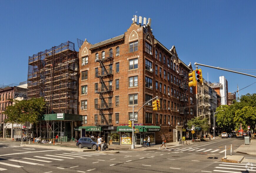 300-302 W 21st St, New York, NY à louer - Photo de l’immeuble – Image 1 sur 6