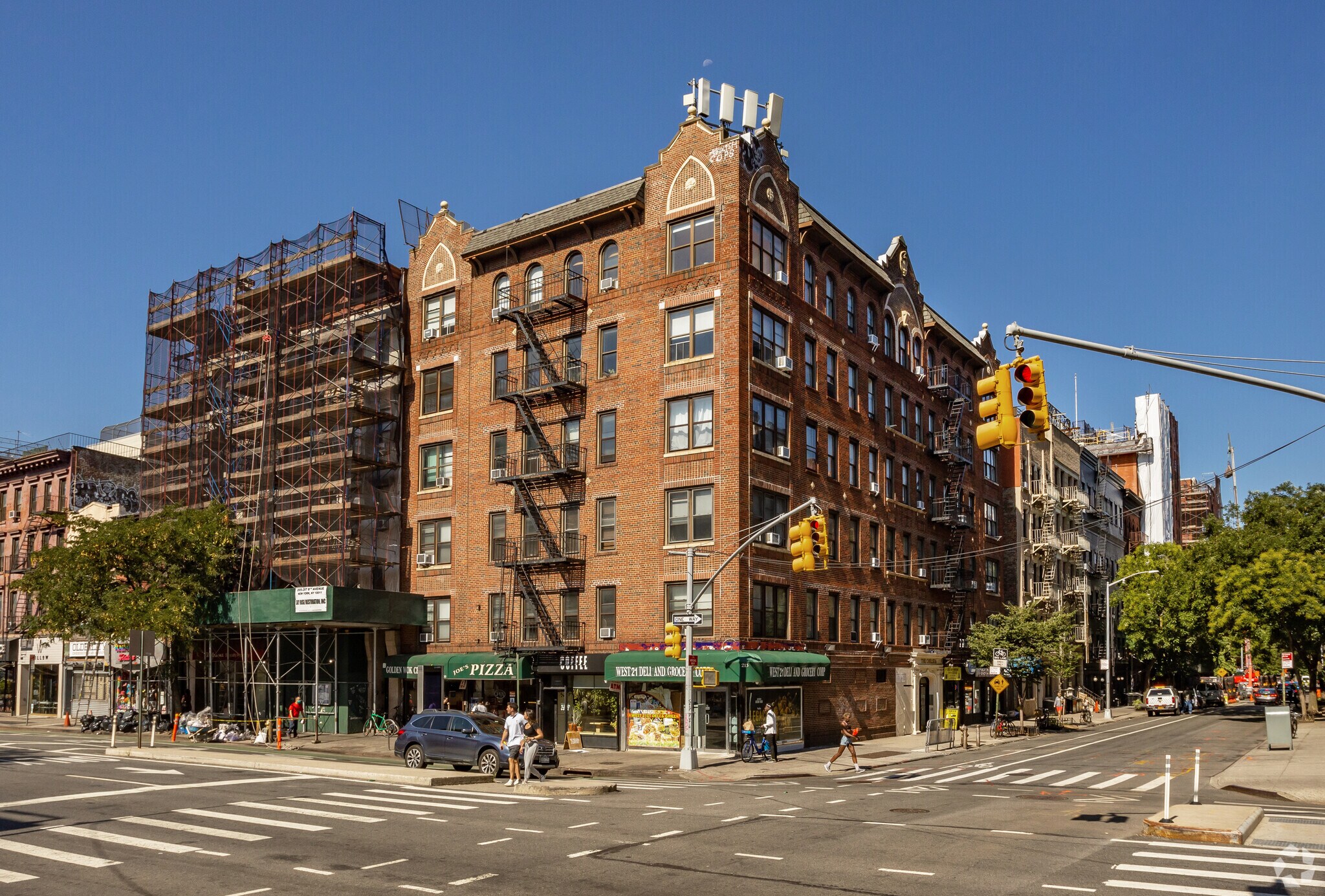 300-302 W 21st St, New York, NY à louer Photo de l’immeuble– Image 1 sur 7