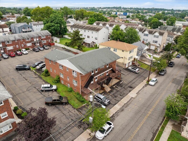 300 Garibaldi Ave, Lodi, NJ à vendre - Photo de l’immeuble – Image 1 sur 32
