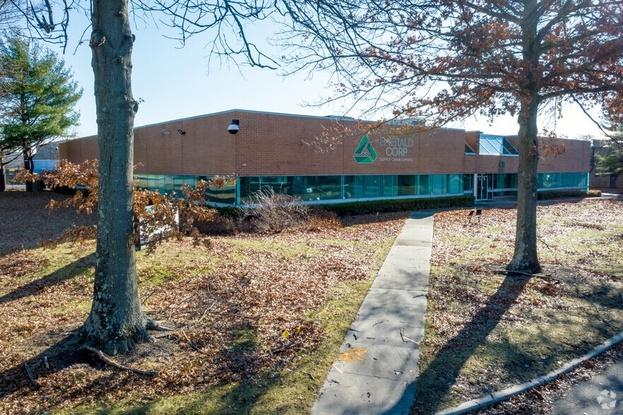 48 Mall Dr, Hauppauge, NY à louer - Photo principale – Image 1 sur 19