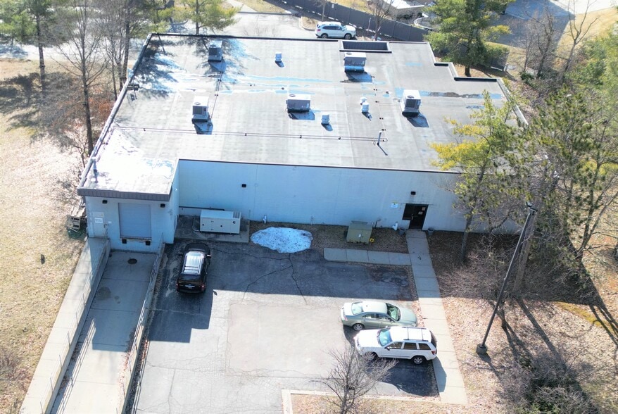 3155 Dallavo Ct, Walled Lake, MI à vendre - Aérien – Image 2 sur 3