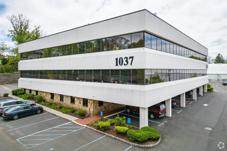 1037 Route 46 E, Clifton, NJ à louer - Photo de l’immeuble – Image 1 sur 9